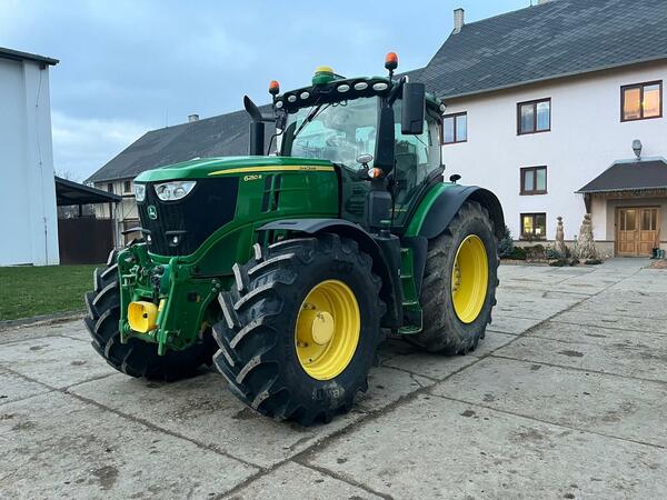 Kolový traktor John Deere 6250R