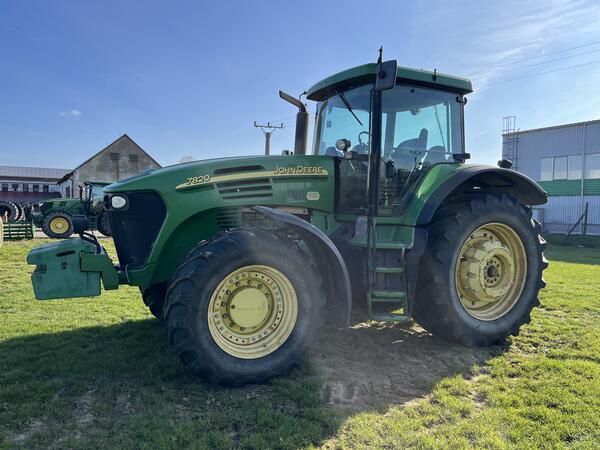 John Deere 7820