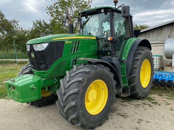 Kolový traktor John Deere 6170M