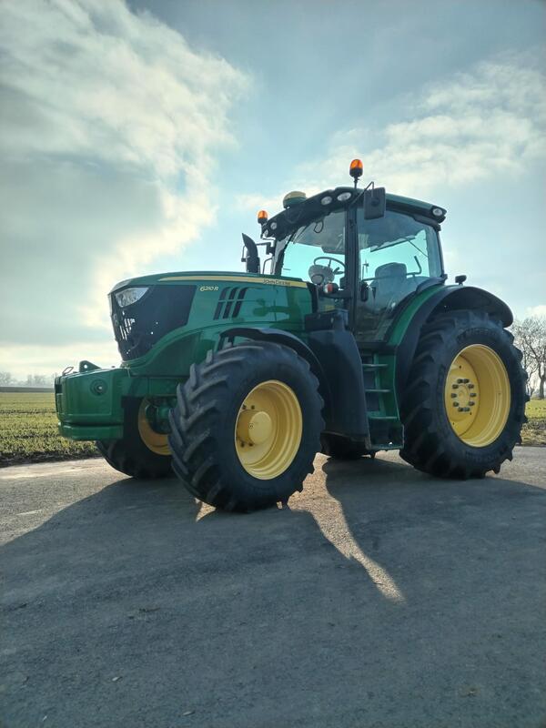 Traktor John Deere 6210R