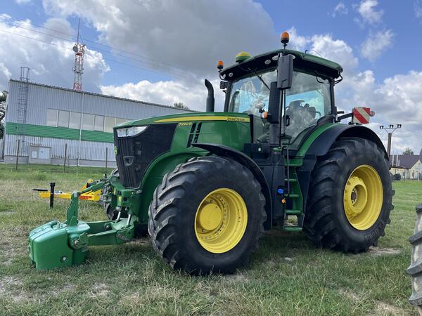 Kolový traktor John Deere 7290R e23