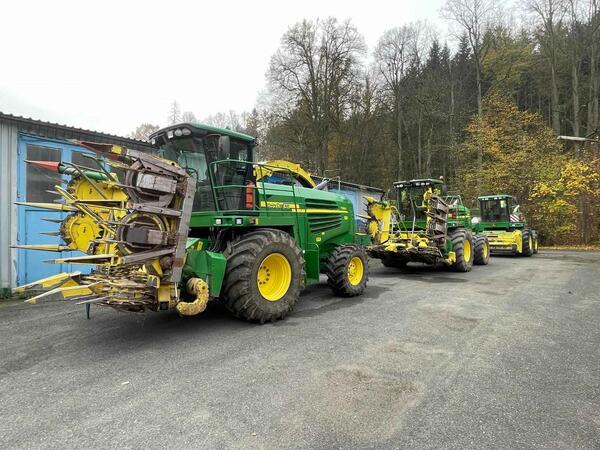 Samojízdná řezačka John Deere 7350