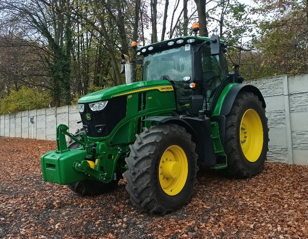 Kolový traktor John Deere 6R250