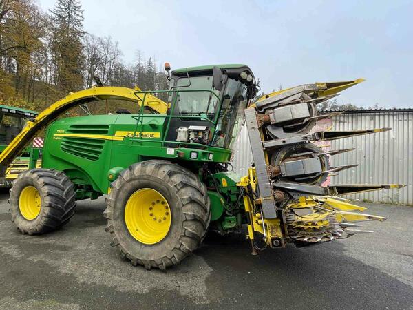 Samojízdná řezačka John Deere 7350