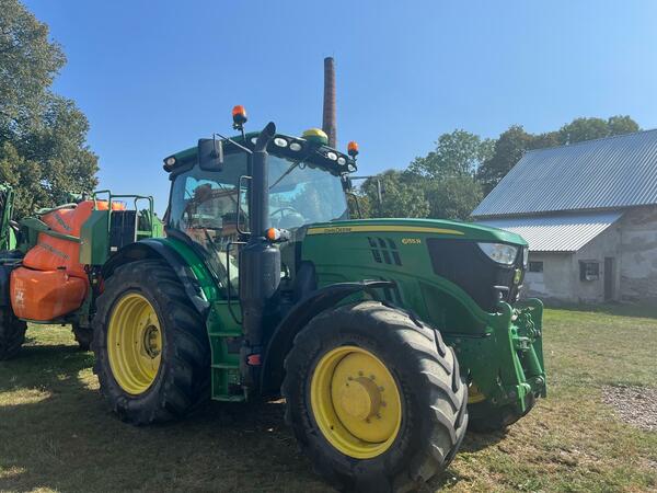 Kolový traktor John Deere 6155R PREMIUM