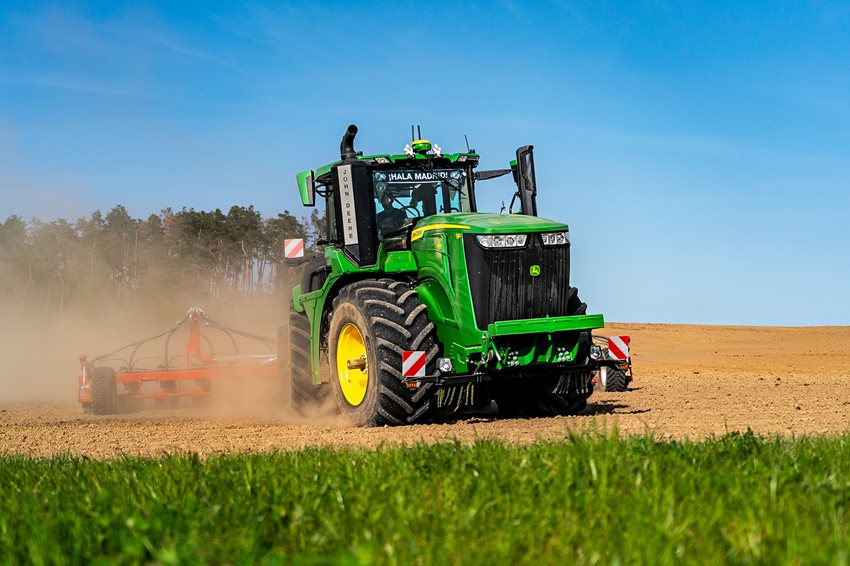 Druhým rokem pracuje traktor 9R 490 ve společnosti AGRO Staňkov. Za dva roky provozu má najetých 2500 mth