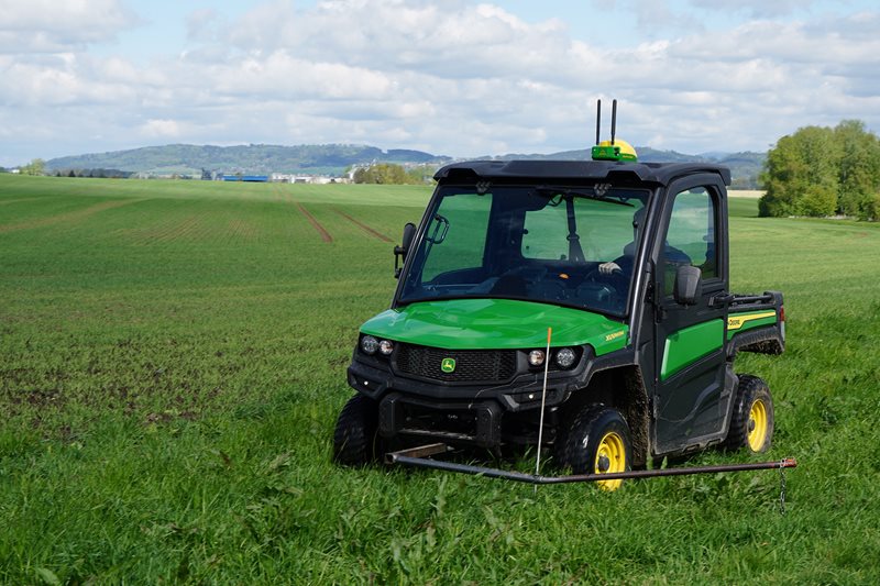 Mechanizátor podniku AGRO Slatiny a.s. Aleš Koloc strávil v Gatoru více jak týden a zaznamenal přesné hranice pozemků na celé výměře podniku