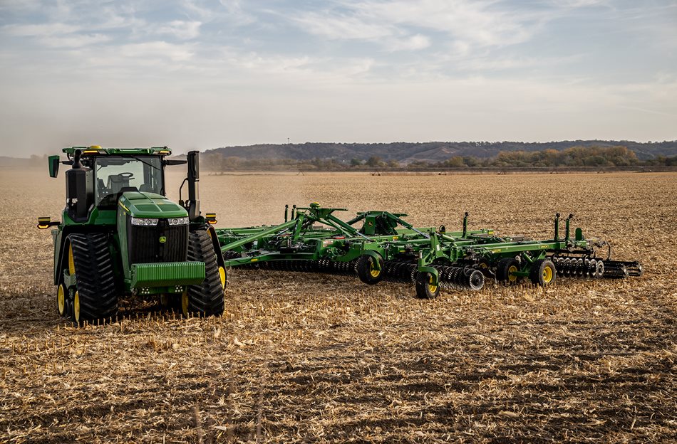 Autonomní traktor John Deere 9RX