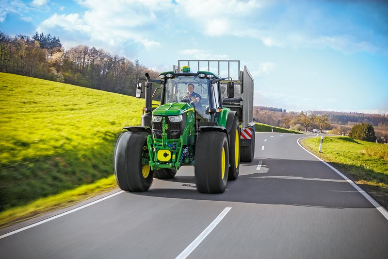 Hydromechanická převodovka AutoPowr™ umožňuje rychlost až 50 km/h