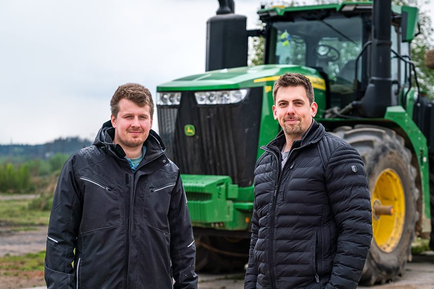 Zástupci společnosti Zevyp - Josef Kozák (mechanizátor) a Michal Duffek (agronom)